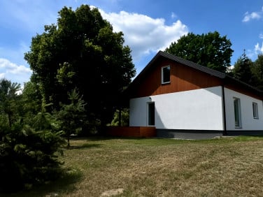 Dom z balkonem